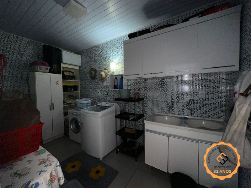 Casa com 3 quartos, 3 banheiros e 205m² à venda no bairro Areal, Pelotas