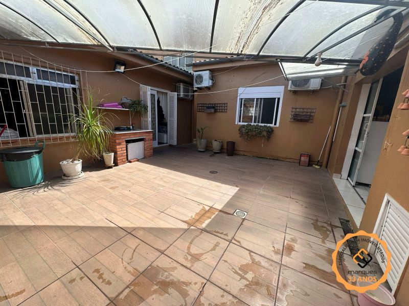 Casa com 3 quartos, 3 banheiros e 205m² à venda no bairro Areal, Pelotas