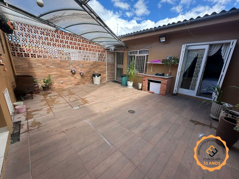 Casa com 3 quartos, 3 banheiros e 205m² à venda no bairro Areal, Pelotas