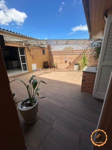 Casa com 3 quartos, 3 banheiros e 205m² à venda no bairro Areal, Pelotas