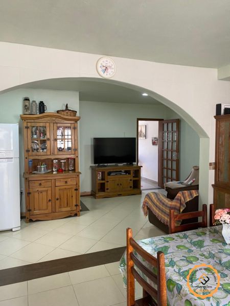Casa com 4 quartos, 2 banheiros e 181m² à venda no bairro Umuharama, Pelotas