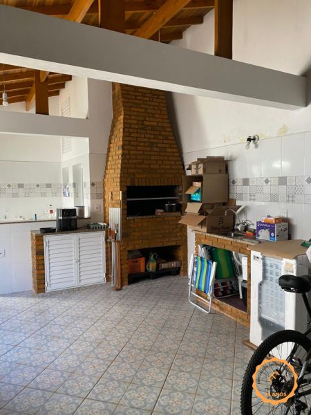Casa com 4 quartos, 2 banheiros e 181m² à venda no bairro Umuharama, Pelotas
