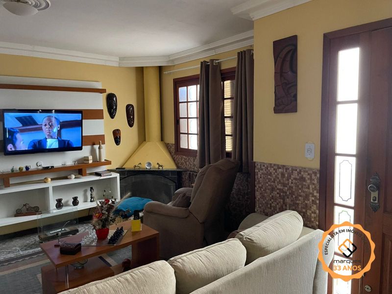 Casa com 5 quartos, 2 banheiros e 250m² à venda no bairro Areal, Pelotas