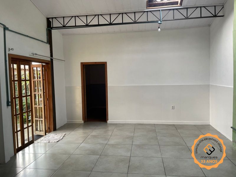 Casa com 5 quartos, 2 banheiros e 250m² à venda no bairro Areal, Pelotas