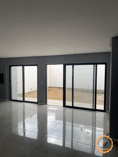 Casa com 3 quartos, 1 banheiro e 145m² à venda no bairro Três Vendas, Pelotas