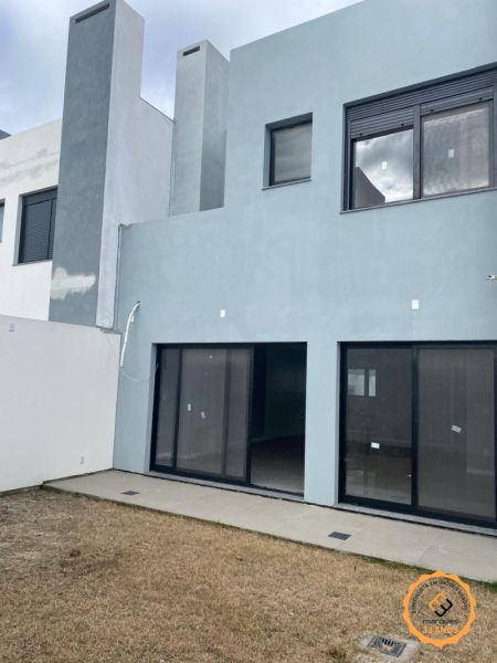 Casa com 3 quartos, 1 banheiro e 145m² à venda no bairro Três Vendas, Pelotas