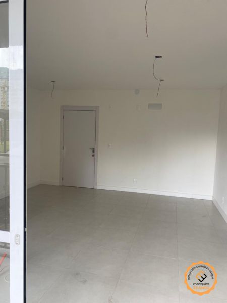 Apartamento com 3 quartos, 1 banheiro e 74m² à venda no bairro Areal, Pelotas