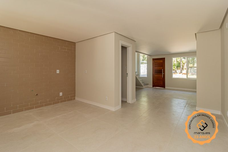 Casa com 3 quartos, 2 banheiros e 115m² à venda no bairro Laranjal, Pelotas