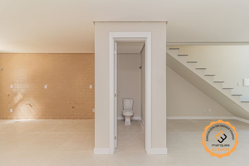 Casa com 3 quartos, 2 banheiros e 115m² à venda no bairro Laranjal, Pelotas