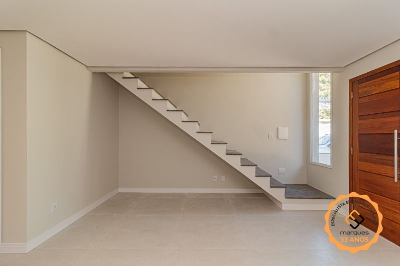Casa com 3 quartos, 2 banheiros e 115m² à venda no bairro Laranjal, Pelotas