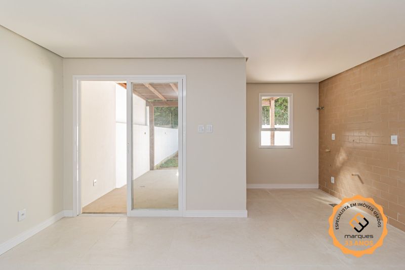 Casa com 3 quartos, 2 banheiros e 115m² à venda no bairro Laranjal, Pelotas