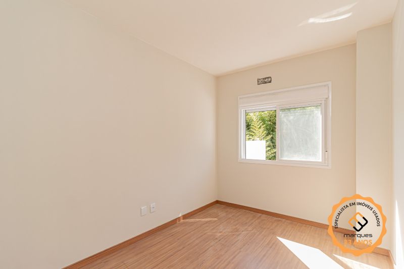 Casa com 3 quartos, 2 banheiros e 115m² à venda no bairro Laranjal, Pelotas