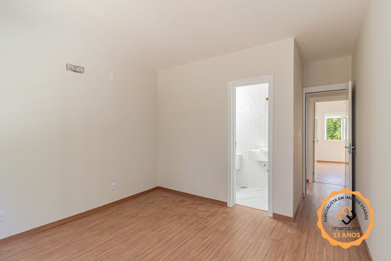 Casa com 3 quartos, 2 banheiros e 115m² à venda no bairro Laranjal, Pelotas