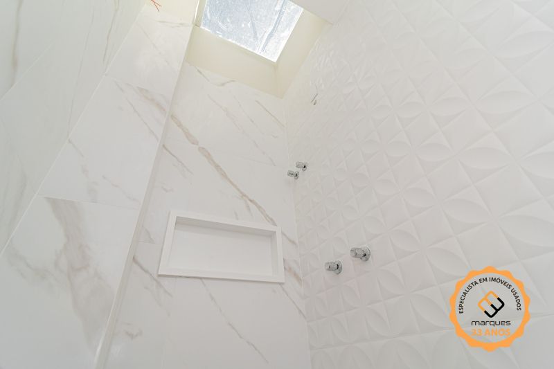 Casa com 3 quartos, 2 banheiros e 115m² à venda no bairro Laranjal, Pelotas