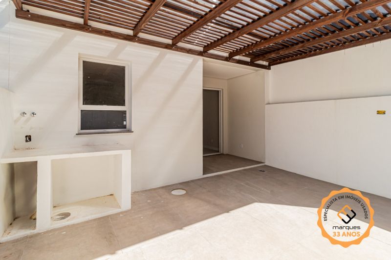 Casa com 3 quartos, 2 banheiros e 115m² à venda no bairro Laranjal, Pelotas