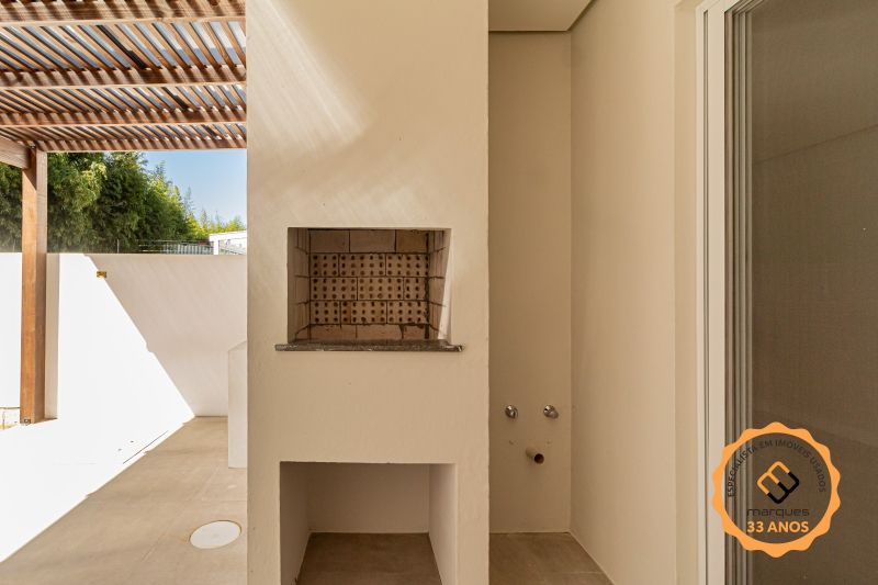 Casa com 3 quartos, 2 banheiros e 115m² à venda no bairro Laranjal, Pelotas