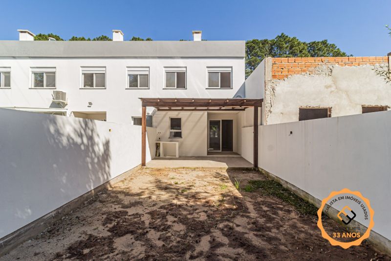 Casa com 3 quartos, 2 banheiros e 115m² à venda no bairro Laranjal, Pelotas