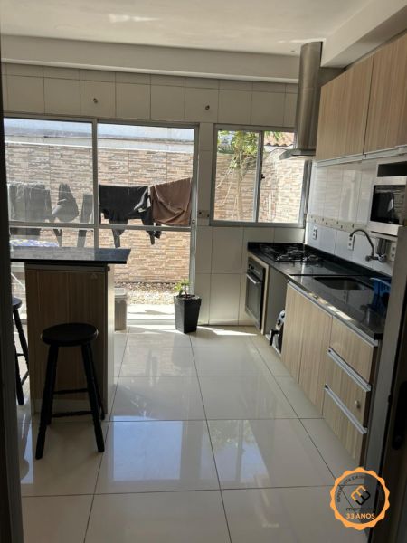 Casa com 2 quartos, 2 banheiros e 52m² à venda no bairro Três Vendas, Pelotas