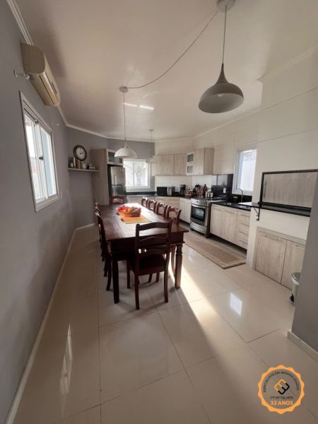 Sobrado com 3 quartos, 3 banheiros e 180m² à venda no bairro Areal, Pelotas