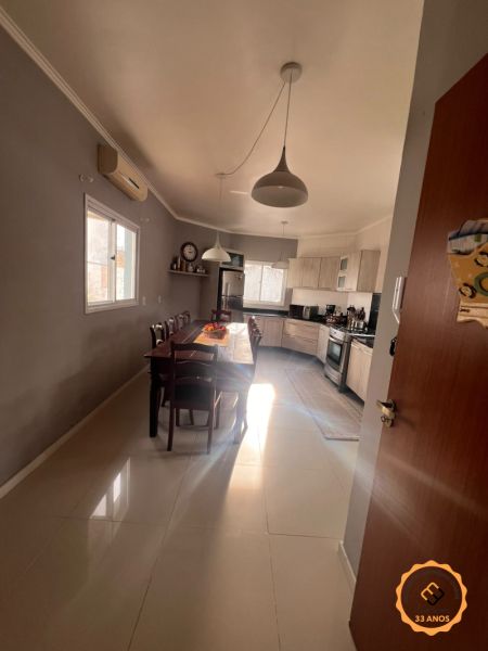 Sobrado com 3 quartos, 3 banheiros e 180m² à venda no bairro Areal, Pelotas