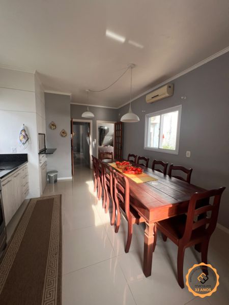 Sobrado com 3 quartos, 3 banheiros e 180m² à venda no bairro Areal, Pelotas