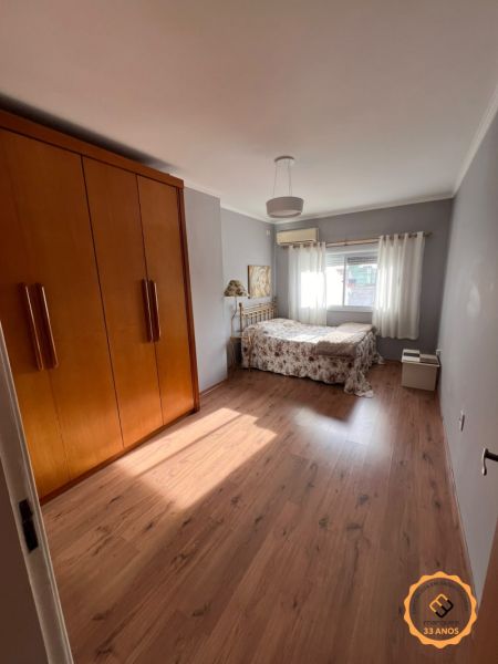 Sobrado com 3 quartos, 3 banheiros e 180m² à venda no bairro Areal, Pelotas