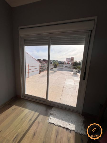 Sobrado com 3 quartos, 3 banheiros e 180m² à venda no bairro Areal, Pelotas