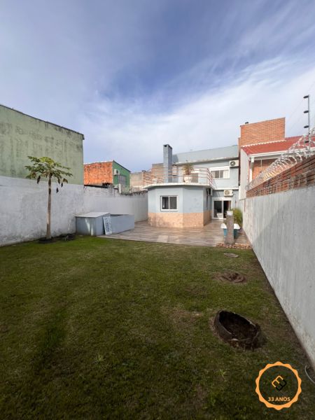 Sobrado com 3 quartos, 3 banheiros e 180m² à venda no bairro Areal, Pelotas
