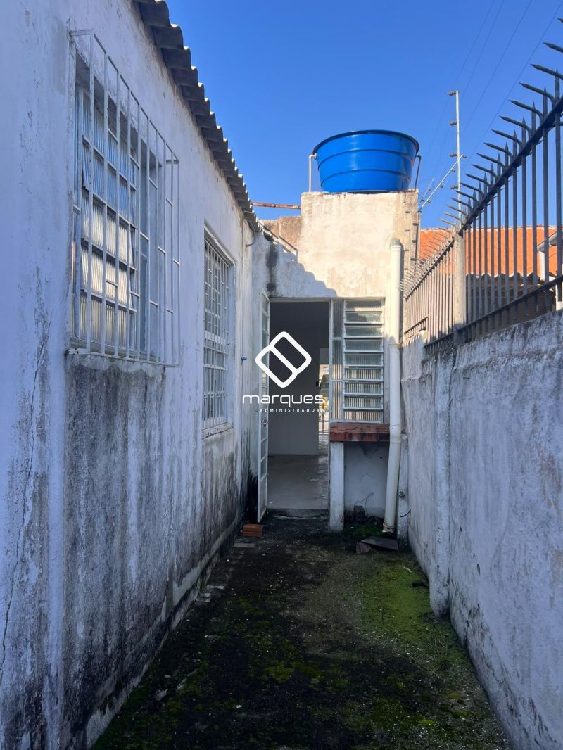 Casa com 3 quartos, 2 banheiros e 180m² à venda no bairro Centro, Pelotas