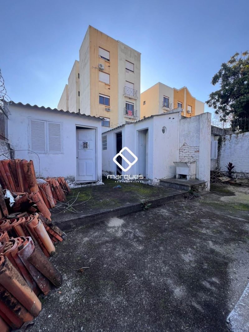 Casa com 3 quartos, 2 banheiros e 180m² à venda no bairro Centro, Pelotas