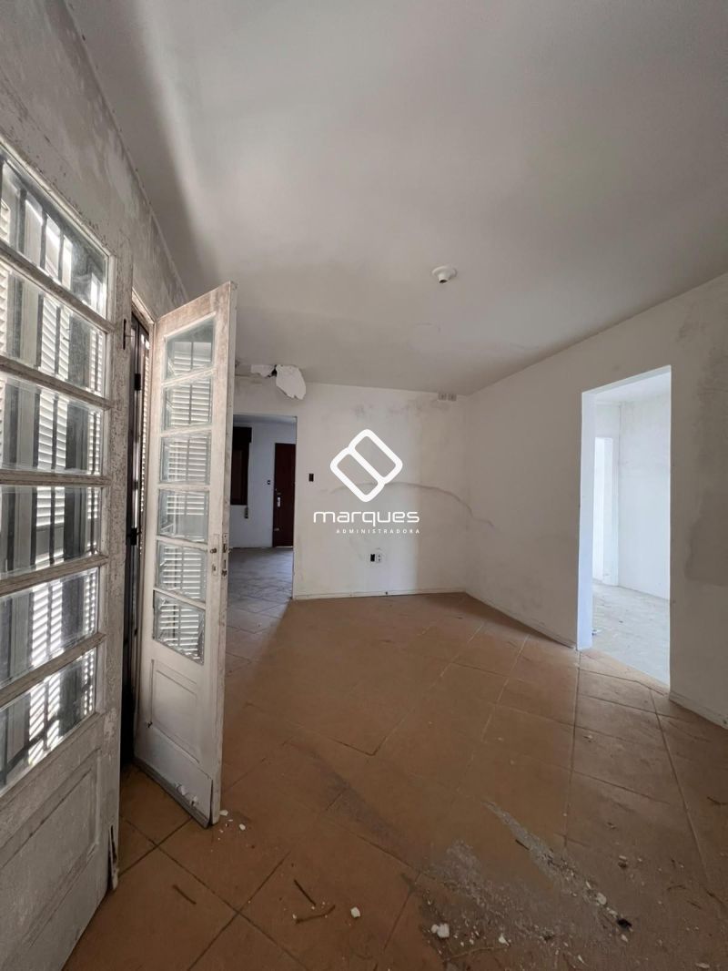 Casa com 3 quartos, 2 banheiros e 180m² à venda no bairro Centro, Pelotas