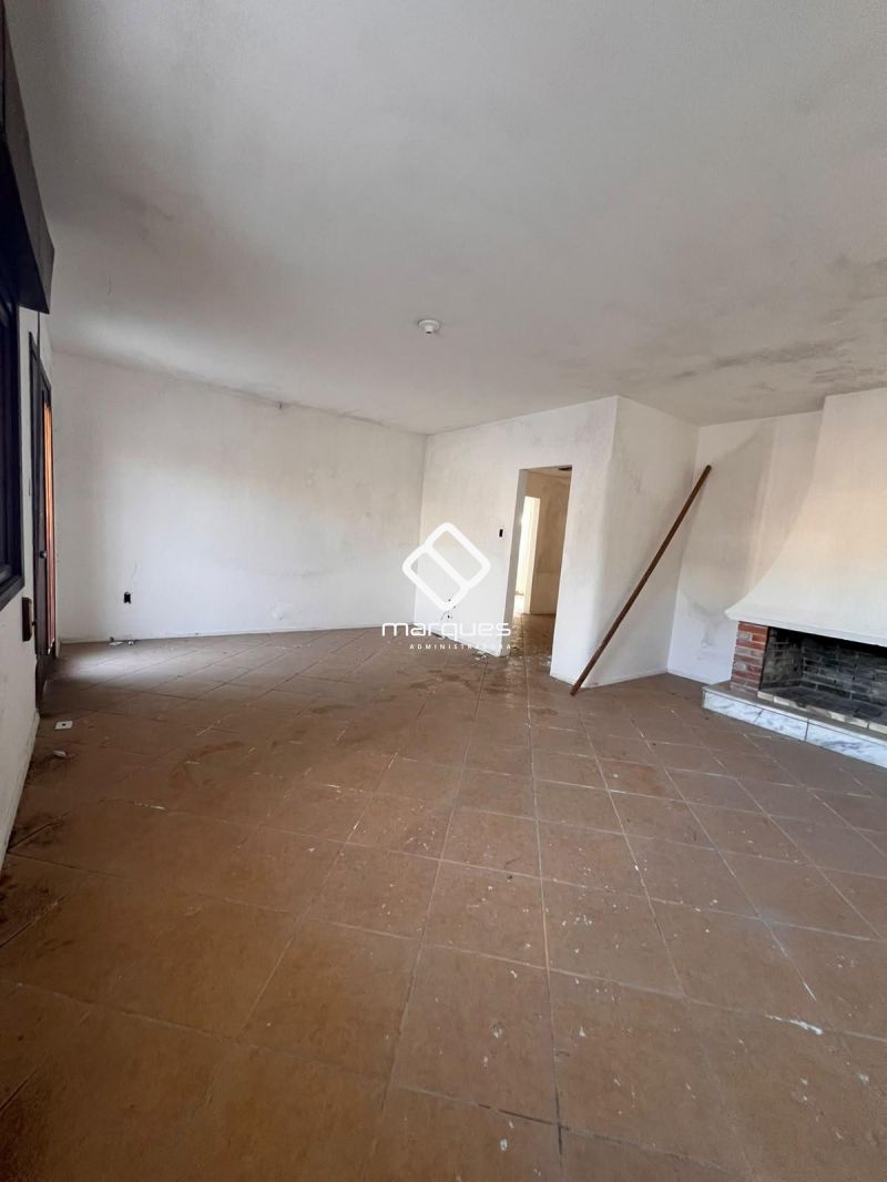 Casa com 3 quartos, 2 banheiros e 180m² à venda no bairro Centro, Pelotas