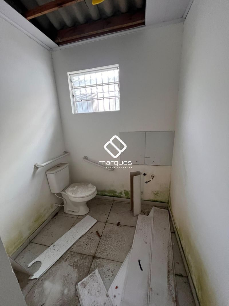 Casa com 3 quartos, 2 banheiros e 180m² à venda no bairro Centro, Pelotas