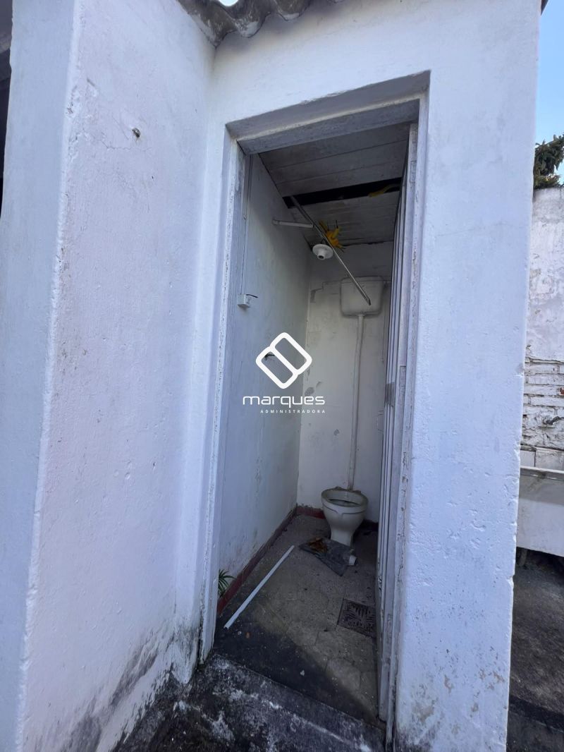 Casa com 3 quartos, 2 banheiros e 180m² à venda no bairro Centro, Pelotas