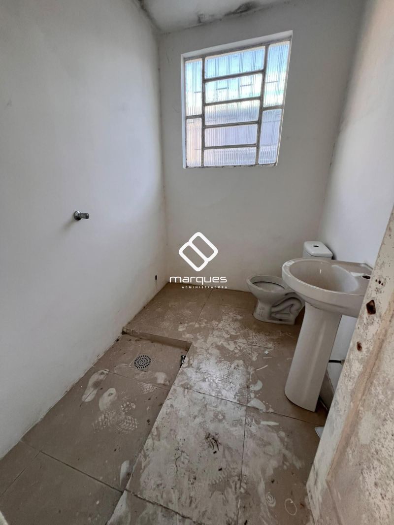 Casa com 3 quartos, 2 banheiros e 180m² à venda no bairro Centro, Pelotas