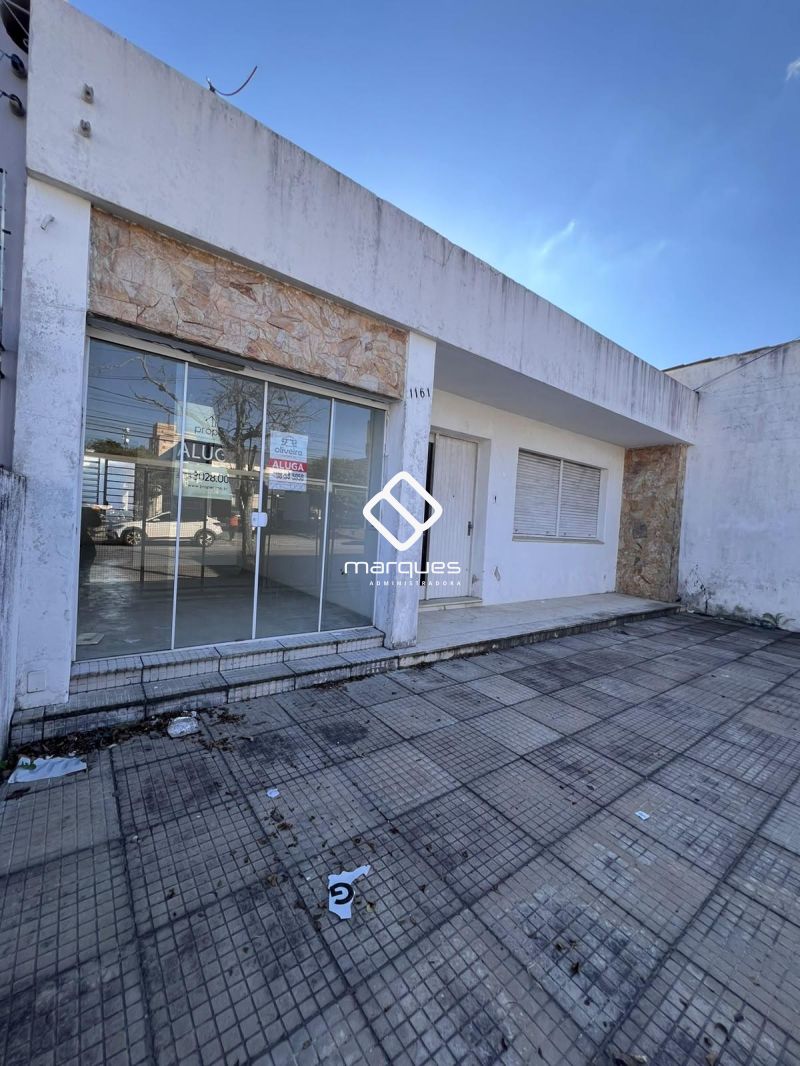 Casa com 3 quartos, 2 banheiros e 180m² à venda no bairro Centro, Pelotas