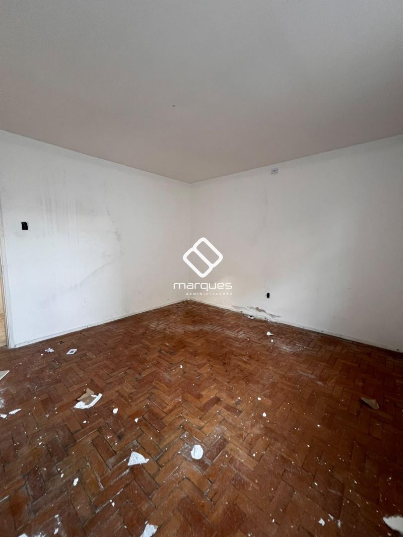 Casa com 3 quartos, 2 banheiros e 180m² à venda no bairro Centro, Pelotas