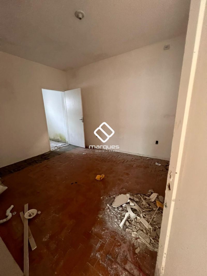 Casa com 3 quartos, 2 banheiros e 180m² à venda no bairro Centro, Pelotas