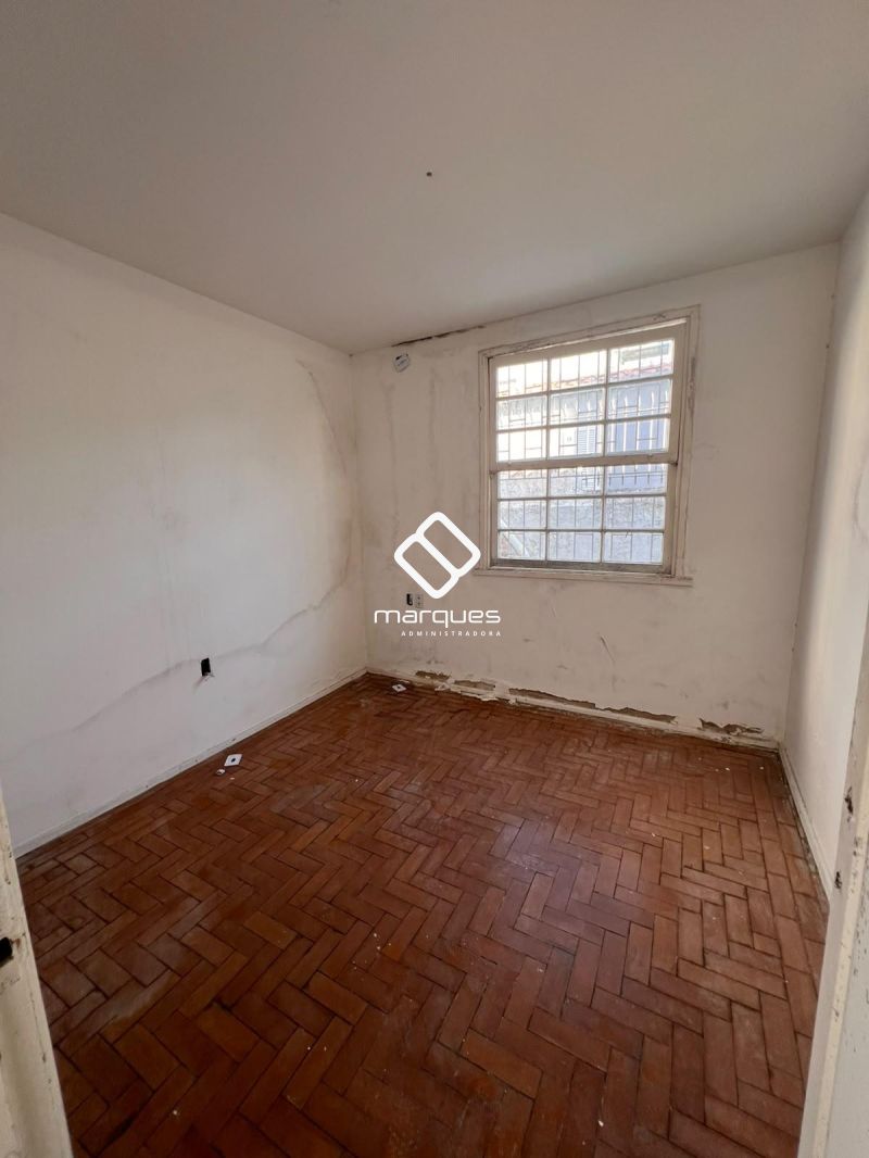 Casa com 3 quartos, 2 banheiros e 180m² à venda no bairro Centro, Pelotas