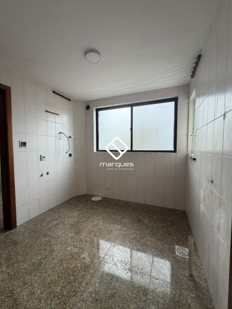 Apartamento com 3 quartos, 1 banheiro e 215m² à venda no bairro Centro, Pelotas