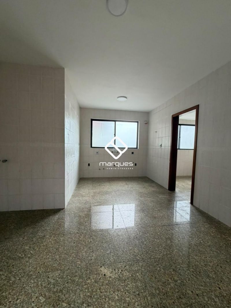 Apartamento com 3 quartos, 1 banheiro e 215m² à venda no bairro Centro, Pelotas