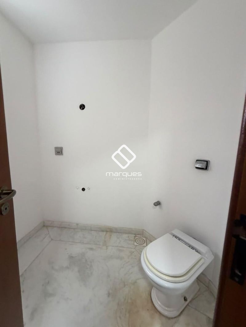 Apartamento com 3 quartos, 1 banheiro e 215m² à venda no bairro Centro, Pelotas