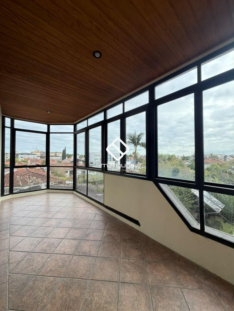 Apartamento com 3 quartos, 1 banheiro e 215m² à venda no bairro Centro, Pelotas