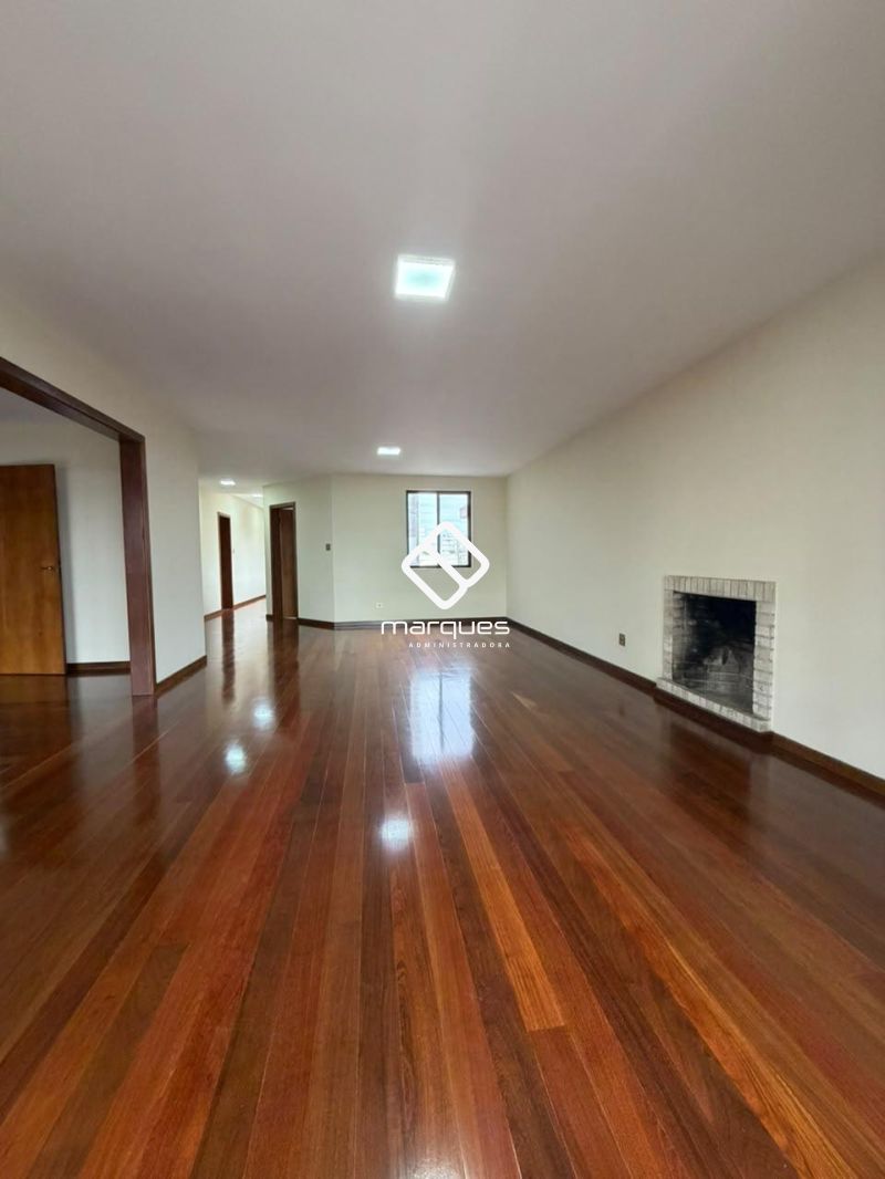 Apartamento com 3 quartos, 1 banheiro e 215m² à venda no bairro Centro, Pelotas