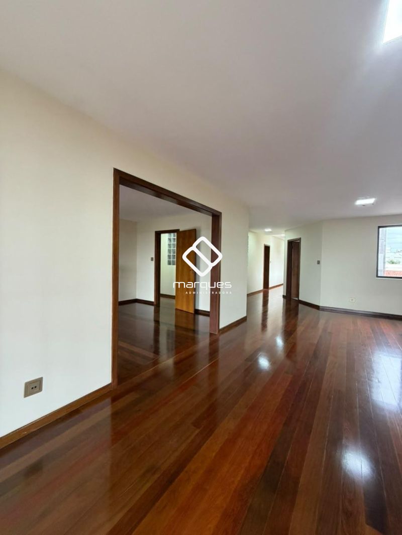 Apartamento com 3 quartos, 1 banheiro e 215m² à venda no bairro Centro, Pelotas