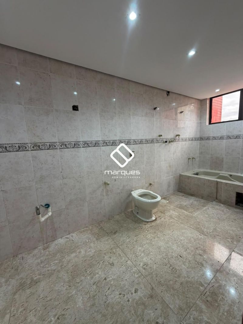 Apartamento com 3 quartos, 1 banheiro e 215m² à venda no bairro Centro, Pelotas