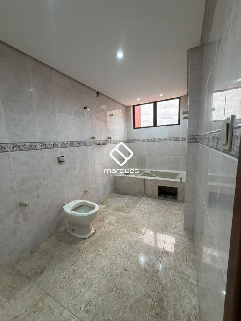 Apartamento com 3 quartos, 1 banheiro e 215m² à venda no bairro Centro, Pelotas
