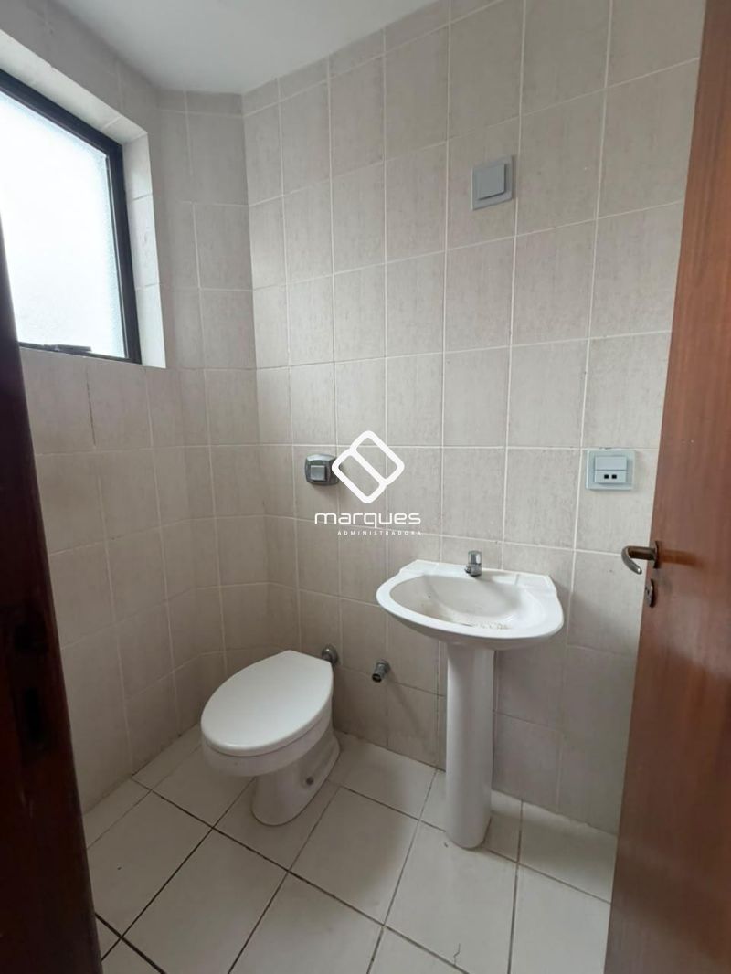 Apartamento com 3 quartos, 1 banheiro e 215m² à venda no bairro Centro, Pelotas