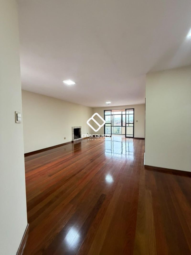 Apartamento com 3 quartos, 1 banheiro e 215m² à venda no bairro Centro, Pelotas