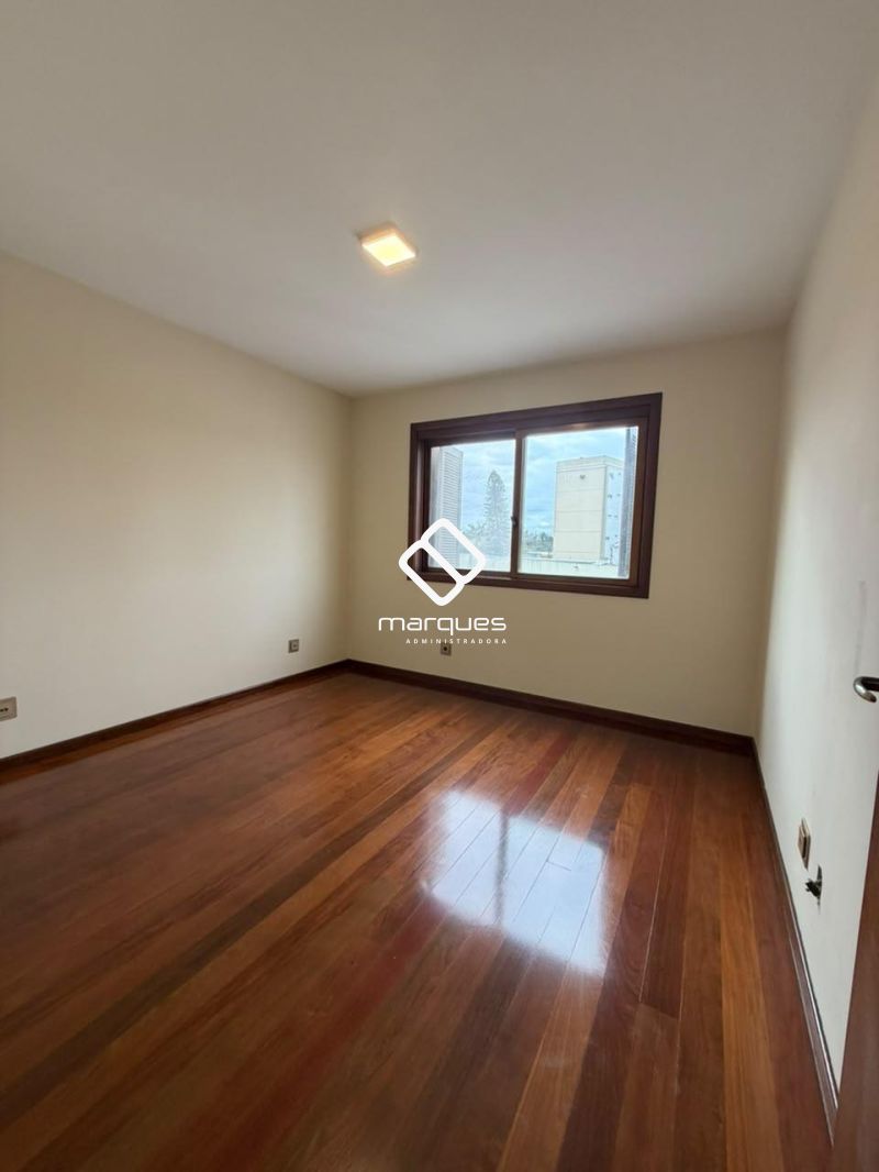Apartamento com 3 quartos, 1 banheiro e 215m² à venda no bairro Centro, Pelotas